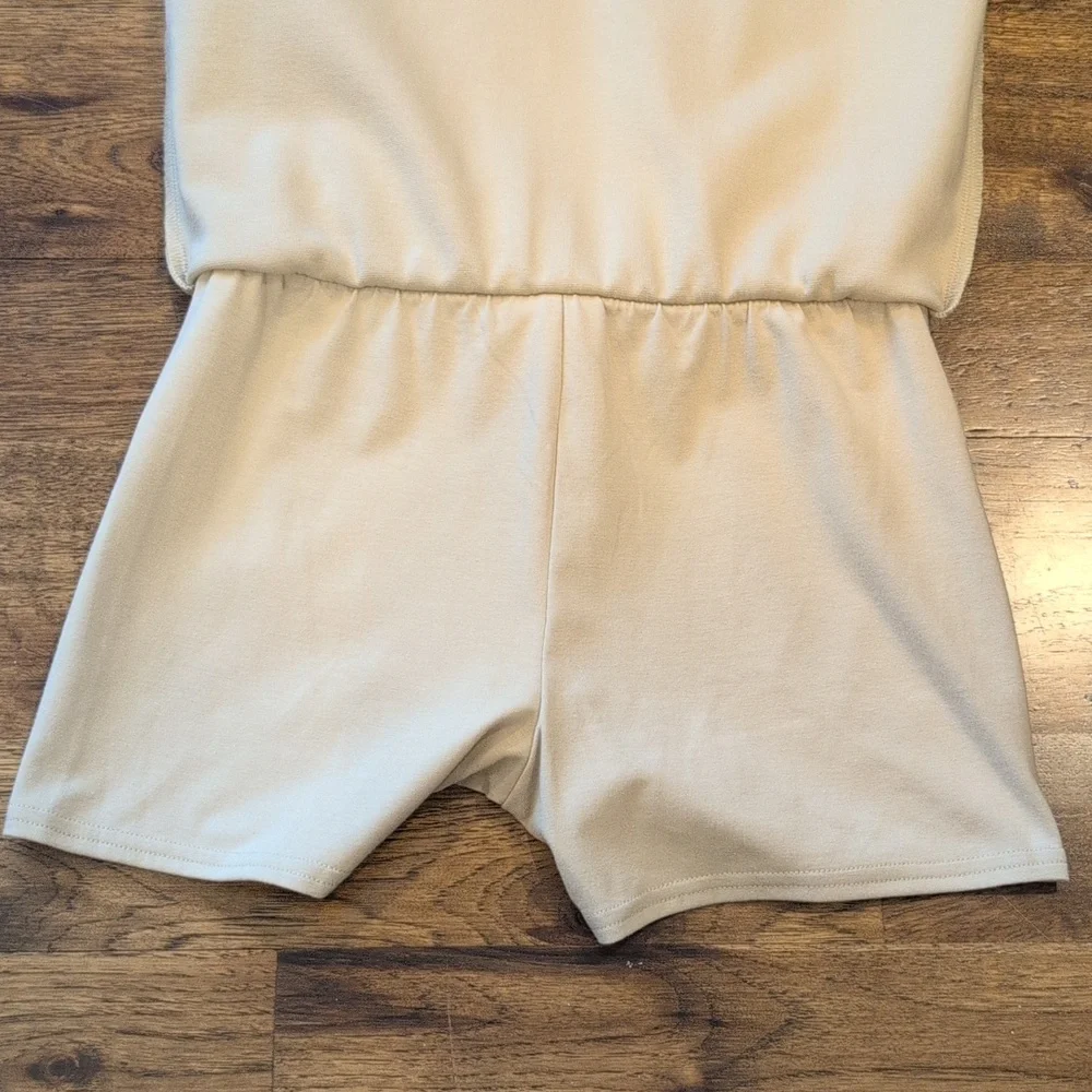 Girls Cat & Jack beige uniform skort L(10/12)